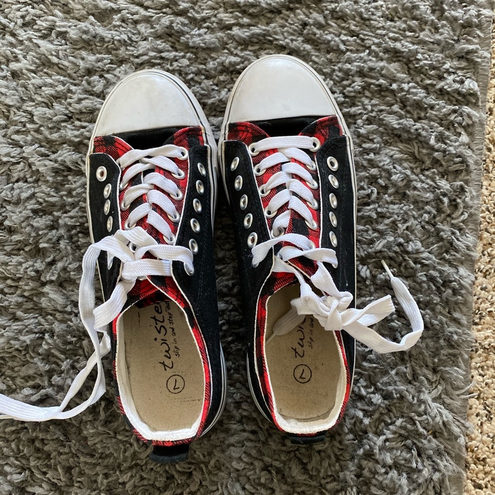 Canvas shoes